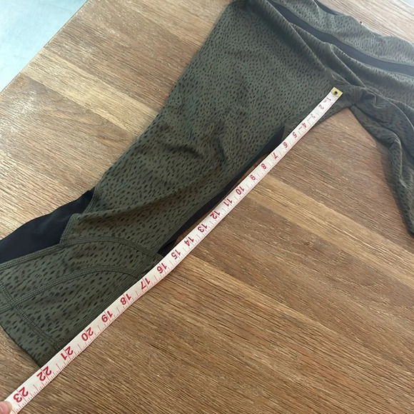 Lululemon leggings size 4 - Picture 8 of 9